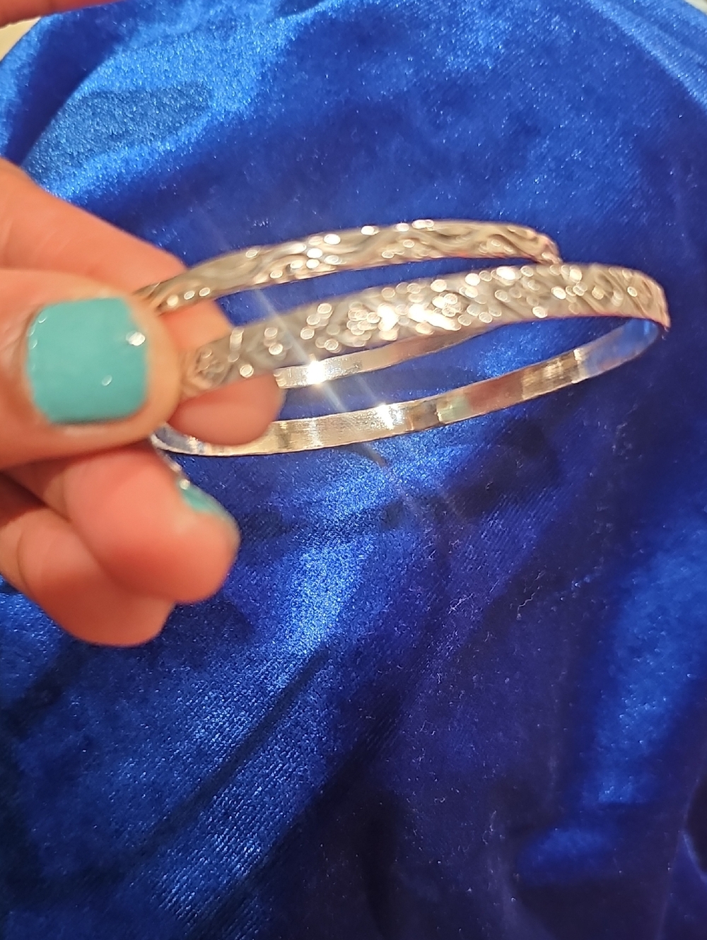 Ladies Size 8,  925 Sterling Silver Engraved Bangle Set Of Two New & Very Pretty - Picture 5 of 8